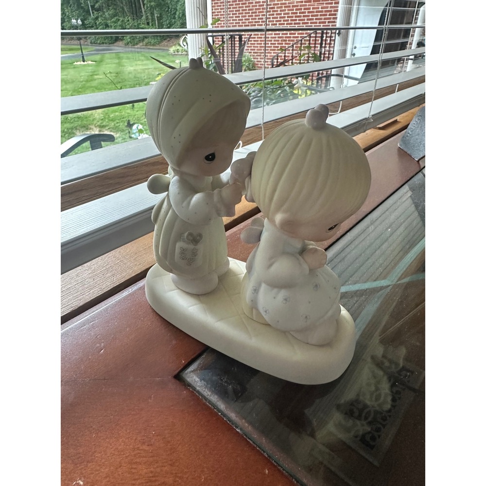 Jonathan David Precious Moments To A Very Special Sister Figurine 1983